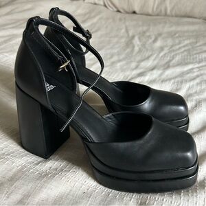 NWOT Wild Fable Mary Jane Heels